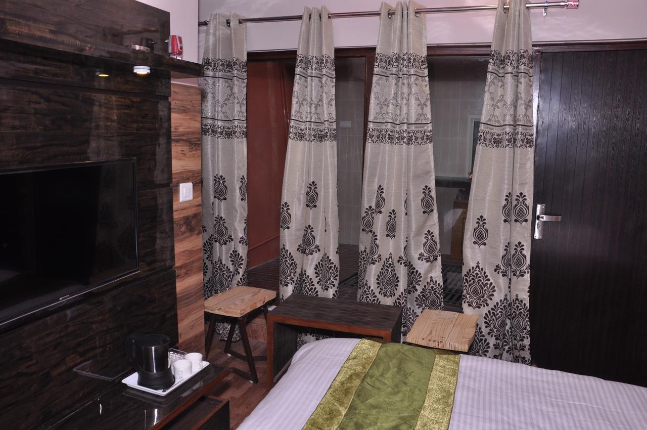 เอแคม ลอดจ์ Hotel ไนนิตัล ภายนอก รูปภาพ
